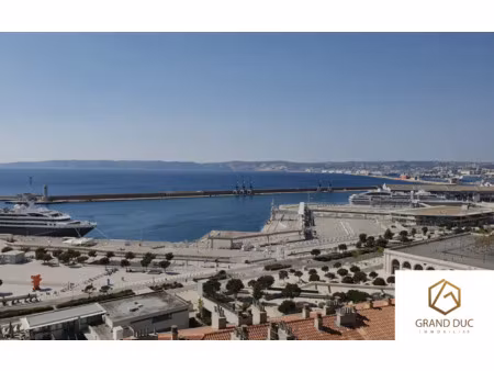 studio meublé au coeur du quartier touristique du panier  v