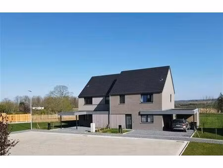 superbe construction neuve dans un environnement calme