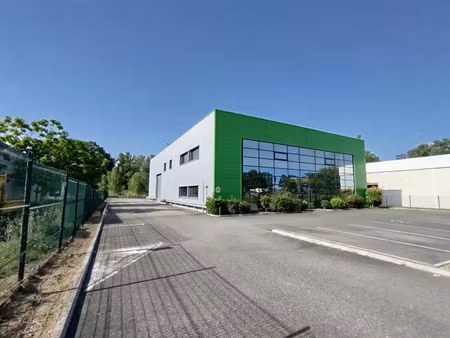 a vendre / a louer bâtiment indépendant mixte bureaux/dépôt de 960 m² sur une parcelle de 