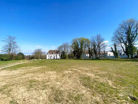saint cyr au mont d'or  dans un bel environnement  terrain à bâtir plat de 726m².