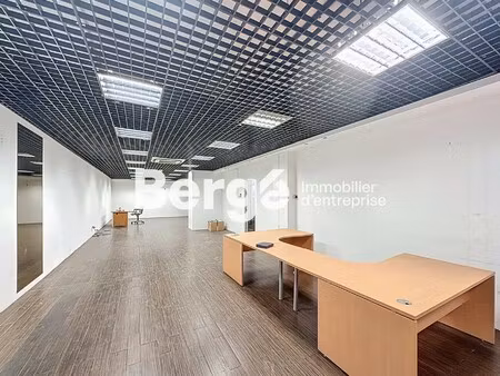 location local commercial