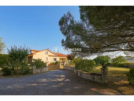 ensemble immobilier - 153 m2 avec dependances