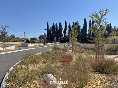 a vendre maillane  terrain à bâtir viabilisé de 554m2 libre