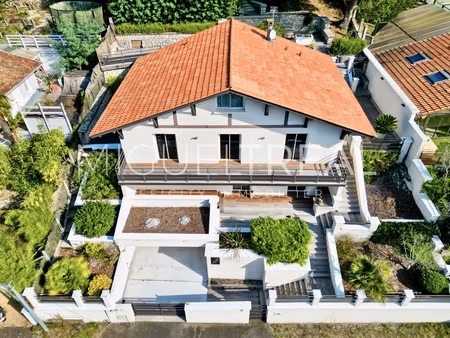 maison 8 pièces - 214 m²