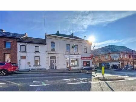 vaste immeuble mixte