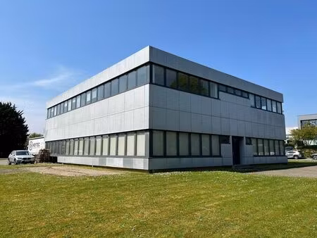 446 m² de bureaux lumineux à 1 km de r0