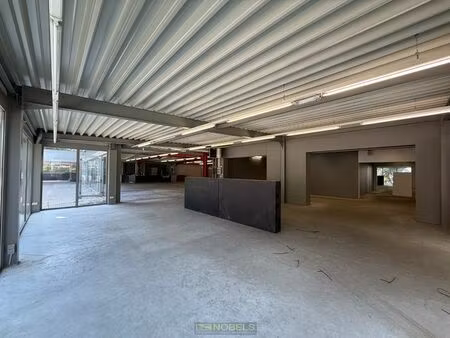 à louer  local commercial à mont-de-l'enclus