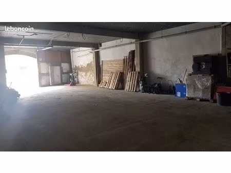 parking pour van aménagé  camping-car  moto  voiture de collection