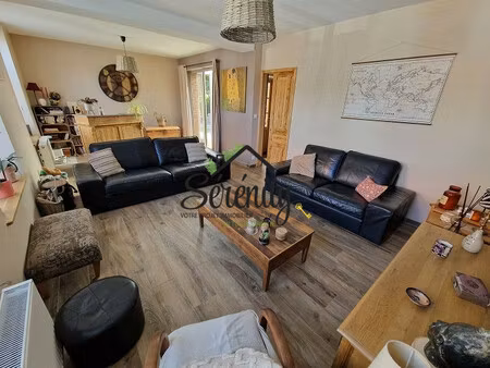 ancien corps de ferme  3 chambres  jardin et garage.