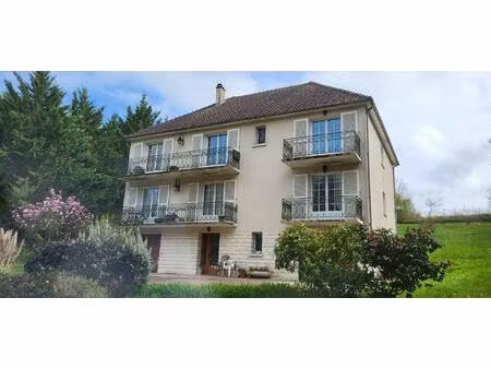 belle maison en pierres  3 logements