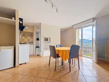 ? coup de cœur aux nières (saint-gervais-sur-mare) – charmante maison rénovée avec loggia 