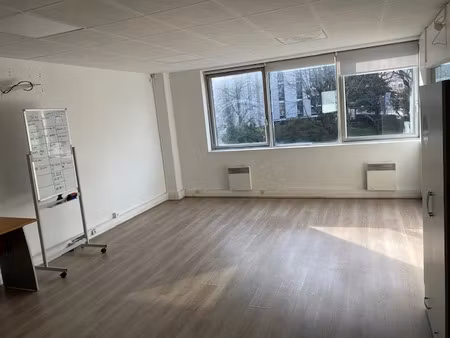 location locaux professionnels 535 m² à pantin (93500)  10 879 €