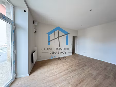 saint chamond - place de la valette - local commercial de 40