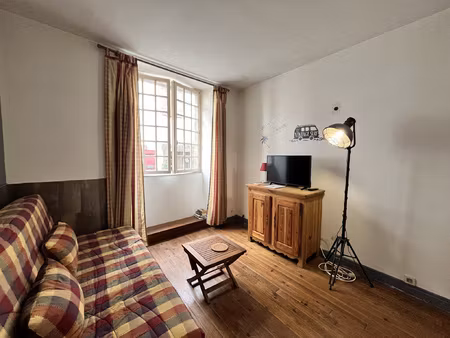 centre-ville de st jean pied de port  appartement t2 en rez-