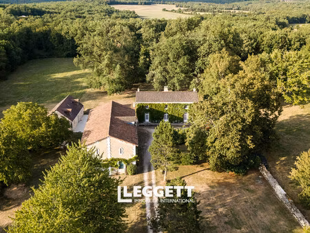 maison 11 pièce(s)  négrondes