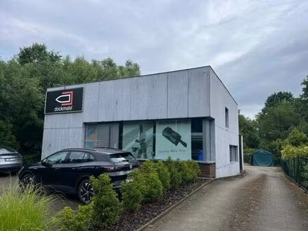 bâtiment d’entreprise rénové à louer!