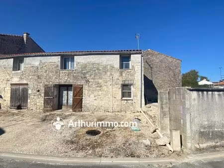 maison de bourg à rafraîchir à 10 min de matha