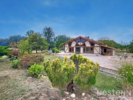 a vendre maison en pierre rénovée de 318 m² avec dépendances et point d'eau sur deux hecta