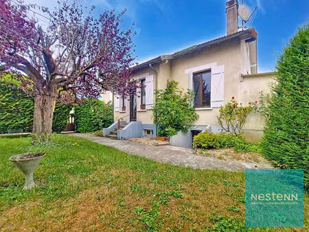 maison de plain-pied avec 2 chambres avec un jardin et un garage à varennes sur seine