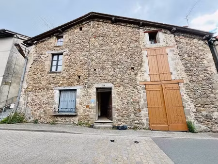 vente maison 4 pièces 84 m² à confolens (16500)  50 000 €