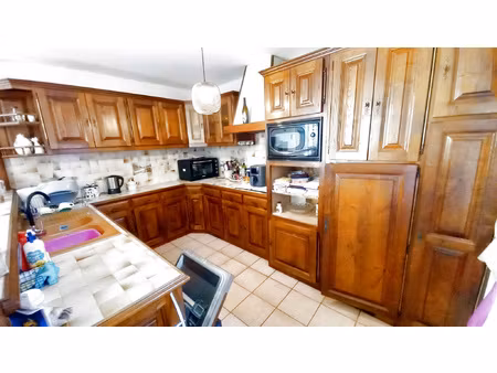 grande maison habitables immédiatement  avec garages.