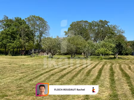 magnifique terrain constructible de 755 m2 proche mer.