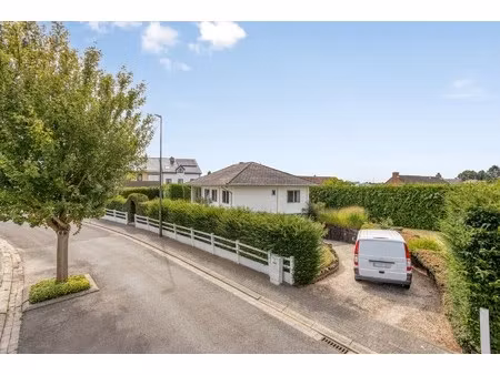 rustig gelegen gelijkvloers-villa met 2slaapkamers en garage