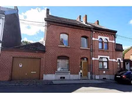 spacieuse maison 4 chambres et garage