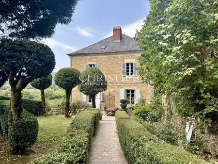 superbe maison de maître du xviiie siècle à beynac  sur les rives de la dordogne