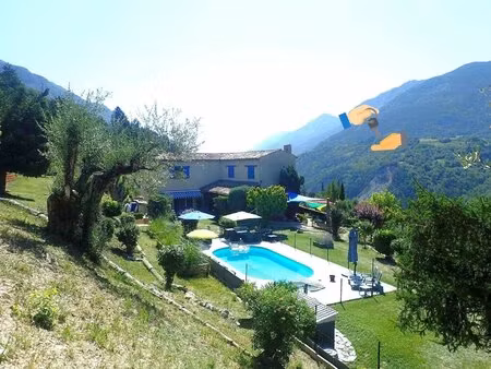 maison 6 pièces 179 m² - terrain 6447 m² - piscine