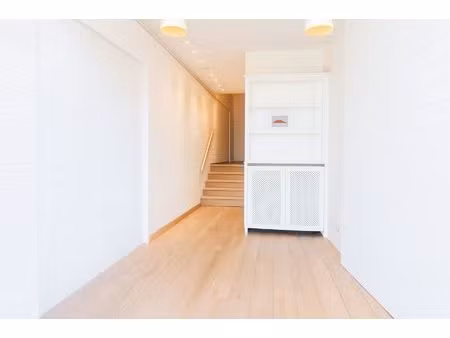 te huur handelspand op toplocatie – zeedijk het zoute  vlak bij het albertplein