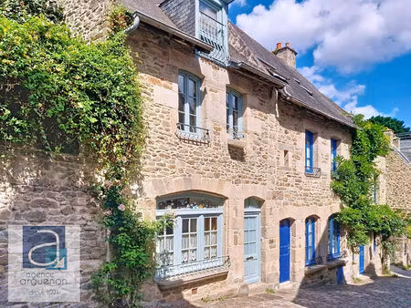 dinan - maison de caractère avec extension vitrée magnifique sur cour verdoyante