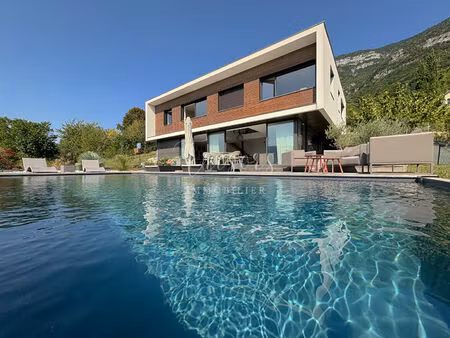 aix les bains- mery villa d'architecte de 186 m2 avec piscine à débordement