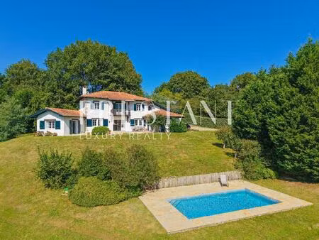 a vendre  maison de charme 5 chambres vue dominante