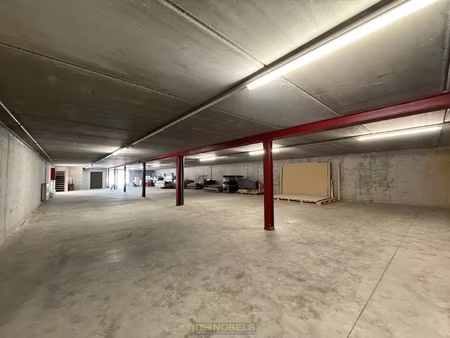 commercieel te huur in mont-de-l'enclus