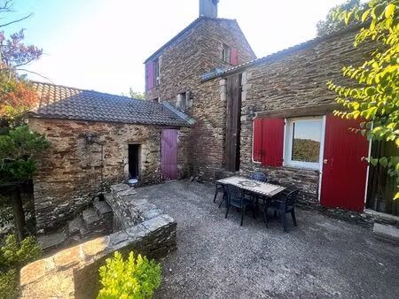 maison en pierres avec magnifique vue