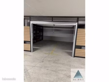 local commercial 25 m² meyreuil