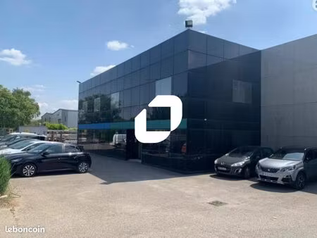 local industriel 2 749 m²