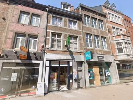 rez commercial idéalement situé !