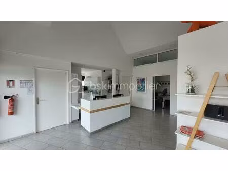 local d'activités de 110 m² à l'etang-sale