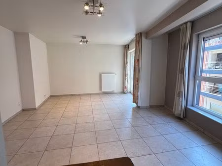 bel appartement avec balcon