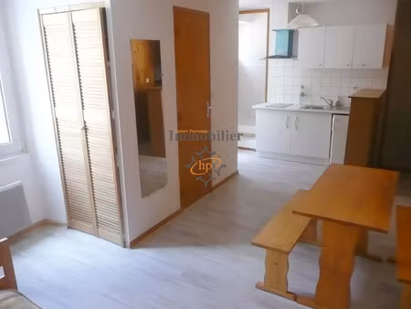 location appartement 1 pièce 22 m² à saint-affrique (12400)  295 €
