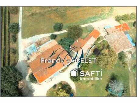 propriété au centre de 14 ha de terres