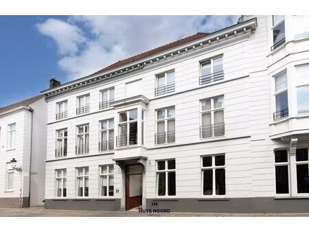 ruime duplex met drie slaapkamers en terras