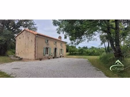 maison en pierres avec 2ha3 de terrain