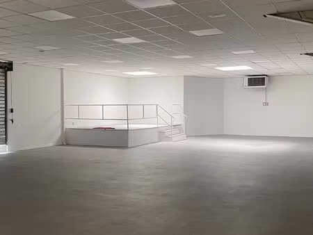 exclu - locaux commerciaux 260 m² - grand parking