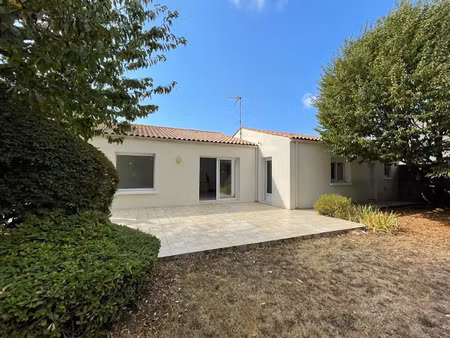location maison 4 pièces 117 m² à lagord (17140)  1 490 €