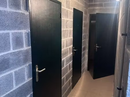 box de stockage 15m3 sain sol béton avec électricité