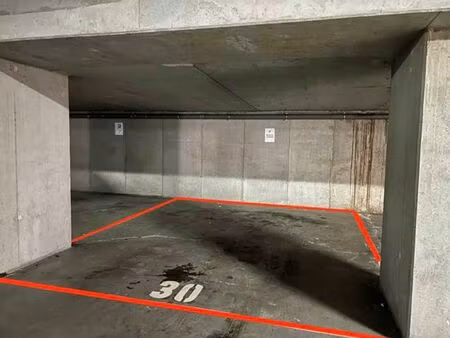 roodebeek/de cuyper - grand emplacement de parking