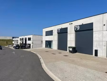 hall de 325 m² à louer - parc pme aero